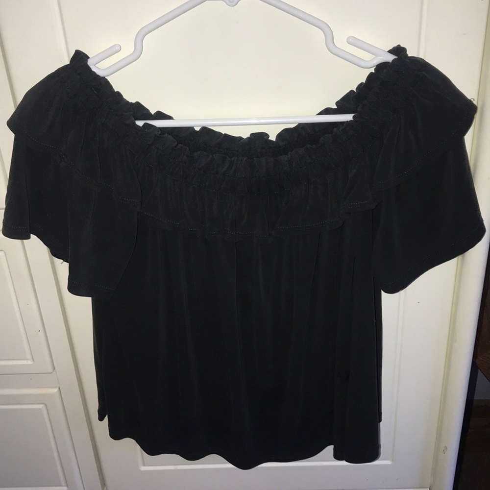 Harlow and Graham off the shoulder top!